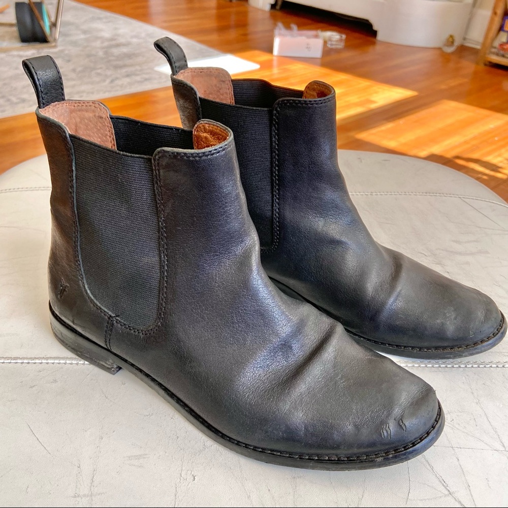 FRYE Women Black Leather Carly Chelsea Boot size 7